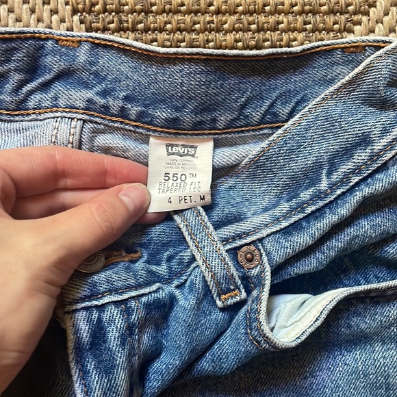 Vintage Levi Mom jeans - Picture 2 of 4